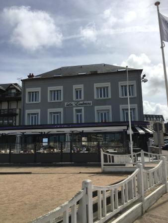 Les Embruns Hotell Trouville-sur-mer Exteriör bild